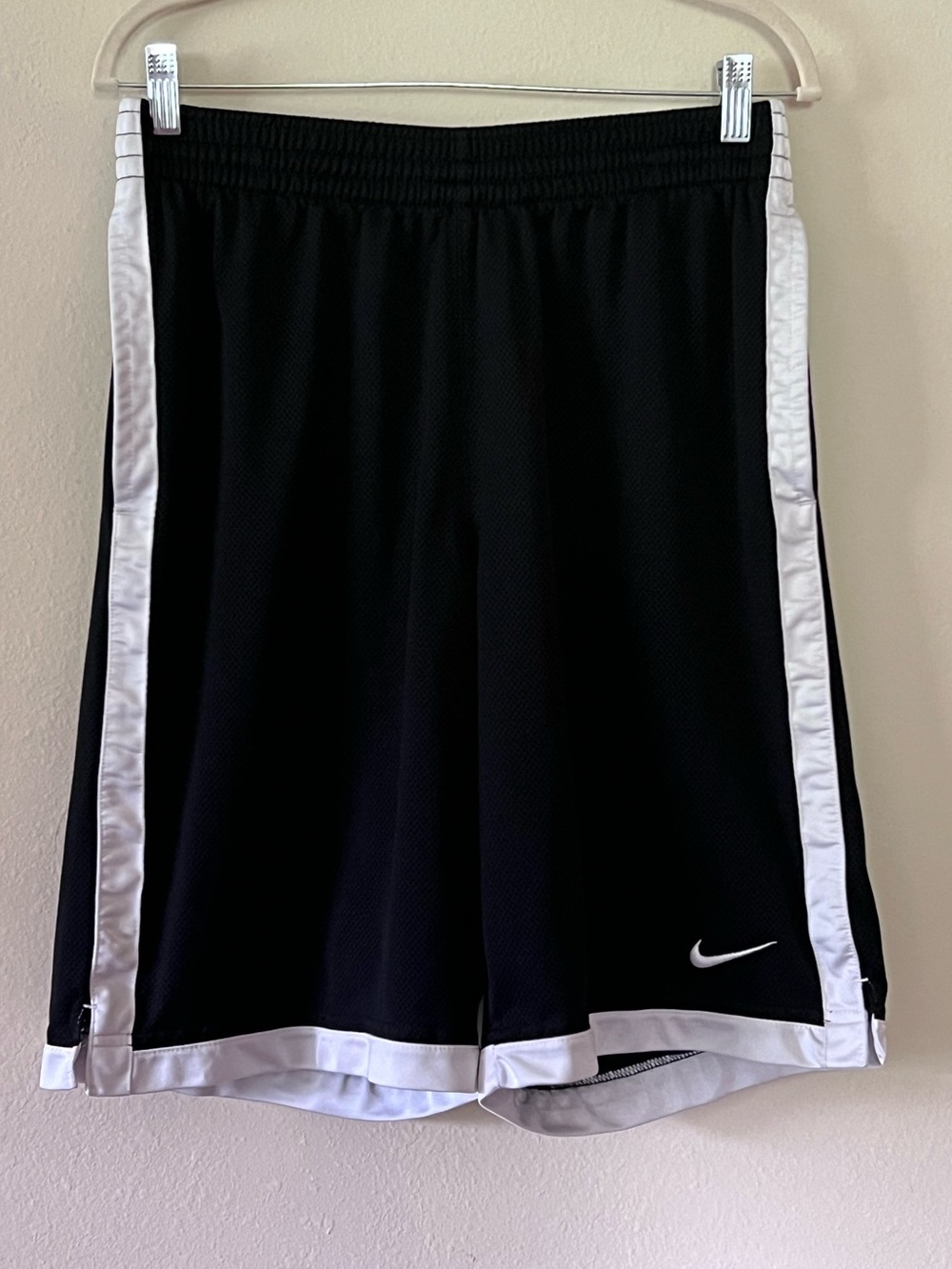 Nike Men’s Shorts Basketball Black & White Athletic Size Medium